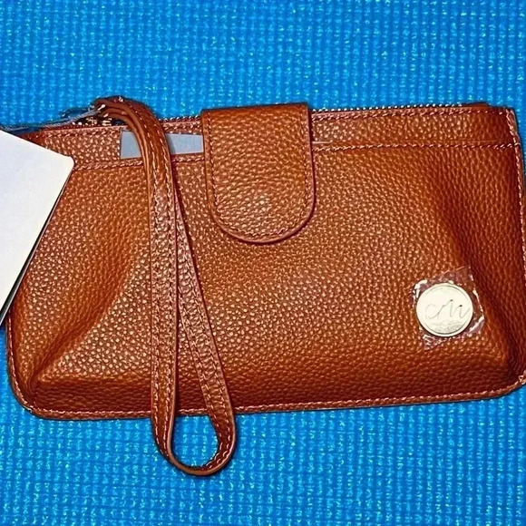 CLEVERMADE CLUCH BAG NWT - Picture 1 of 5